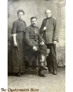 Studio Photo 1914-18 Unteroffiziere mit Familie aus Braunschweig