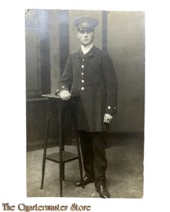 Feld postkarte 1914-18 Studio Photo Beamte mit Schirmmutze 