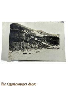 Feld Postkarte 1914-18 Photo Two German soldiers posing at the battlefield