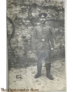 Studio Photo 1914-18  Soldat in uniform mit schirmmutze