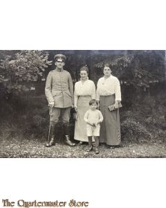 Studio Photo 1914-18  Soldat in uniform EK2 mit Familie