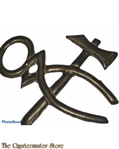 Trade badge WW2 for a smith, artificer,armourer,fitter, vehicle mechanic plus about 20 more allied trades (brass)