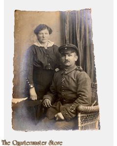 Studio Photo Deutsche Soldat  in uniform mit EK2 mit ehefrau