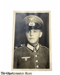 Studio portret german soldier WW2 49e Regiment mit Schirmmutze (Studio portret of german soldier with visorcap 49th Regiment)