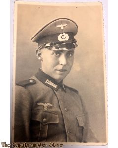 Studio portret WH soldier with visorcap