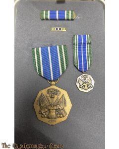 Medaille  US Army Military Achievement in doos met miniatuur (Boxed Medal US Army Military Achievement plus miniature)
