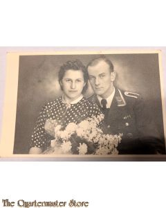 Studio portret decorated LW NCO with wife