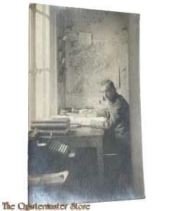 Photo 1918 Deutscher Soldat am SchreibTisch