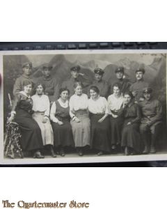 AnsichtsKarte (Mil. Postcard) photo 1916 soldaten mit Frauen