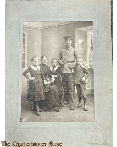 Studiophoto 1914 Deutscher Soldat mir Familie 